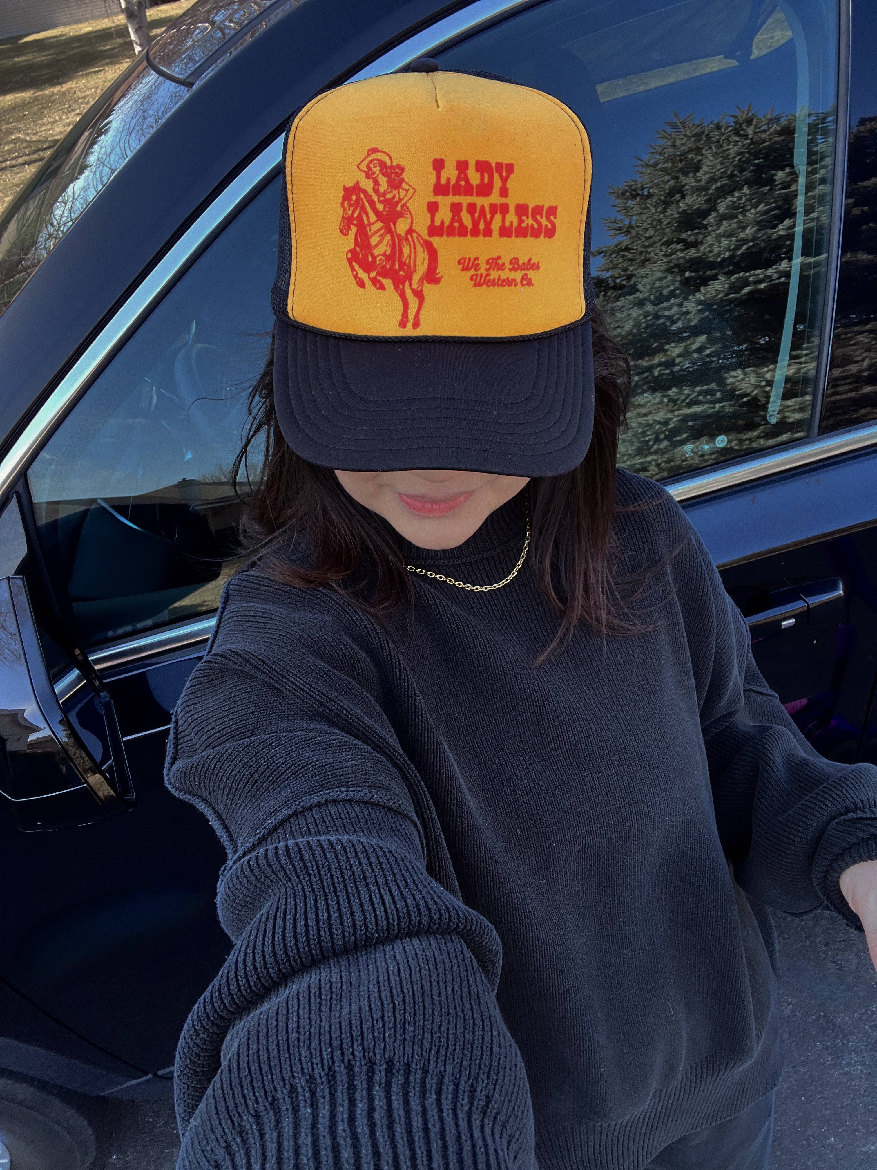 WE THE BABES - Lady Lawless western Grunge Trucker Hat - Black/Gold