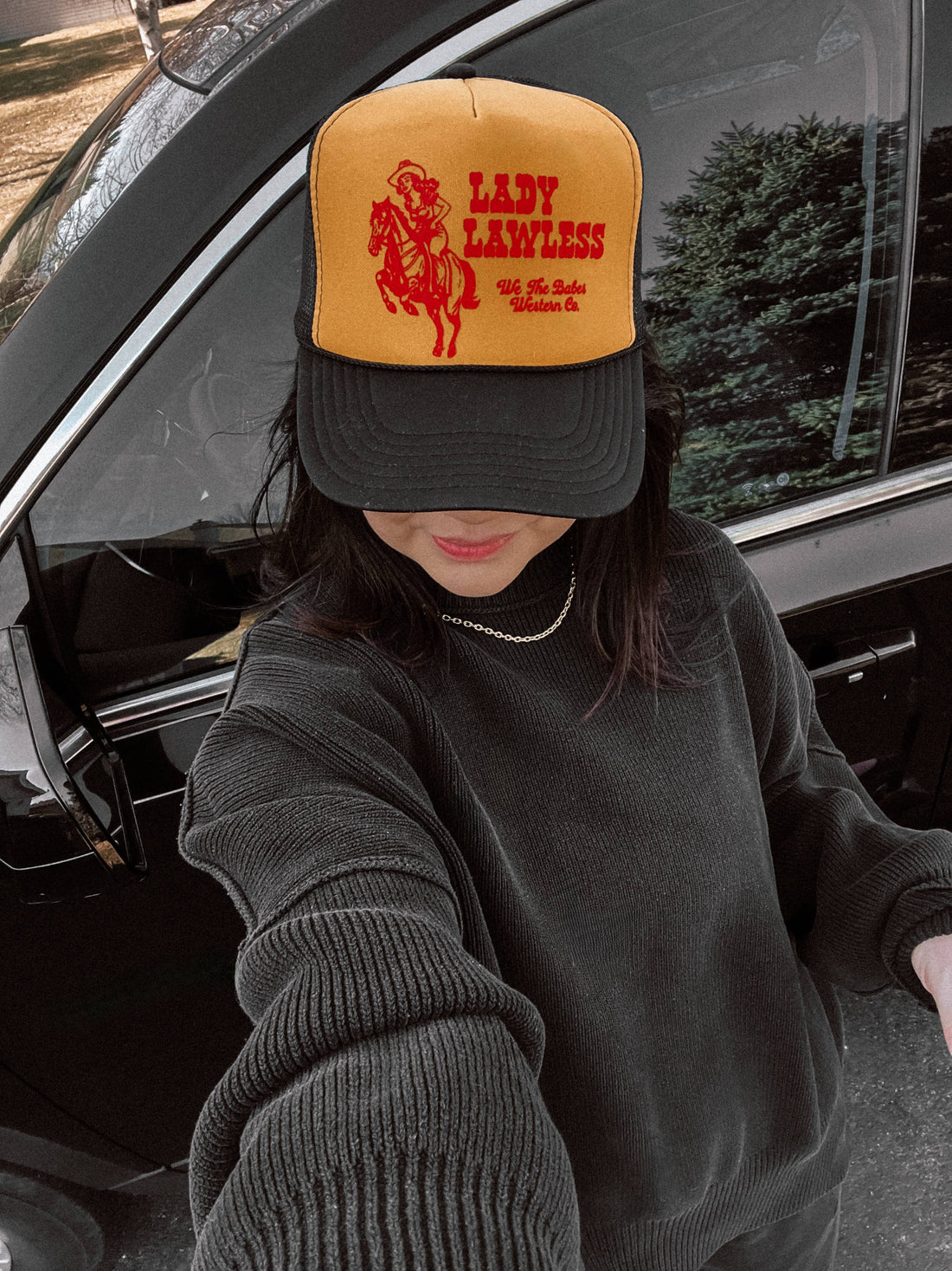 WE THE BABES - Lady Lawless western Grunge Trucker Hat - Black/Gold