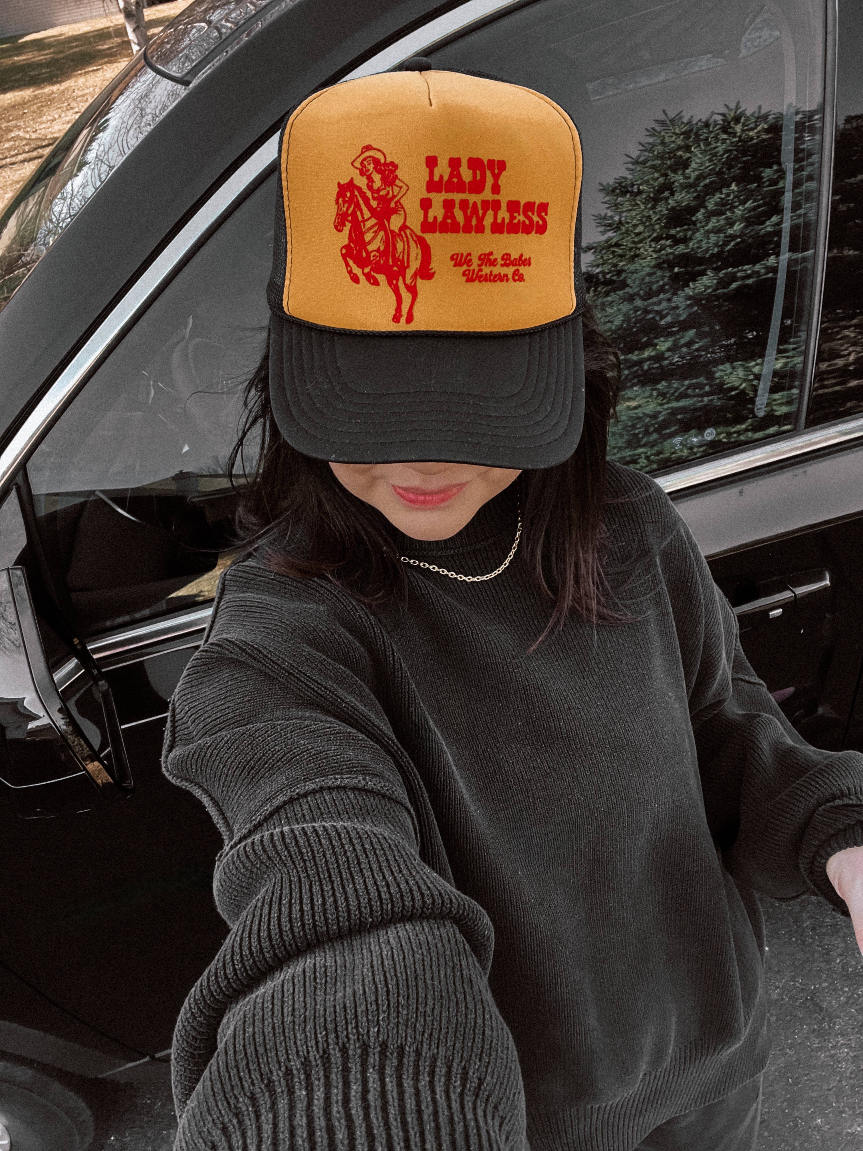 WE THE BABES - Lady Lawless western Grunge Trucker Hat - Black/Gold