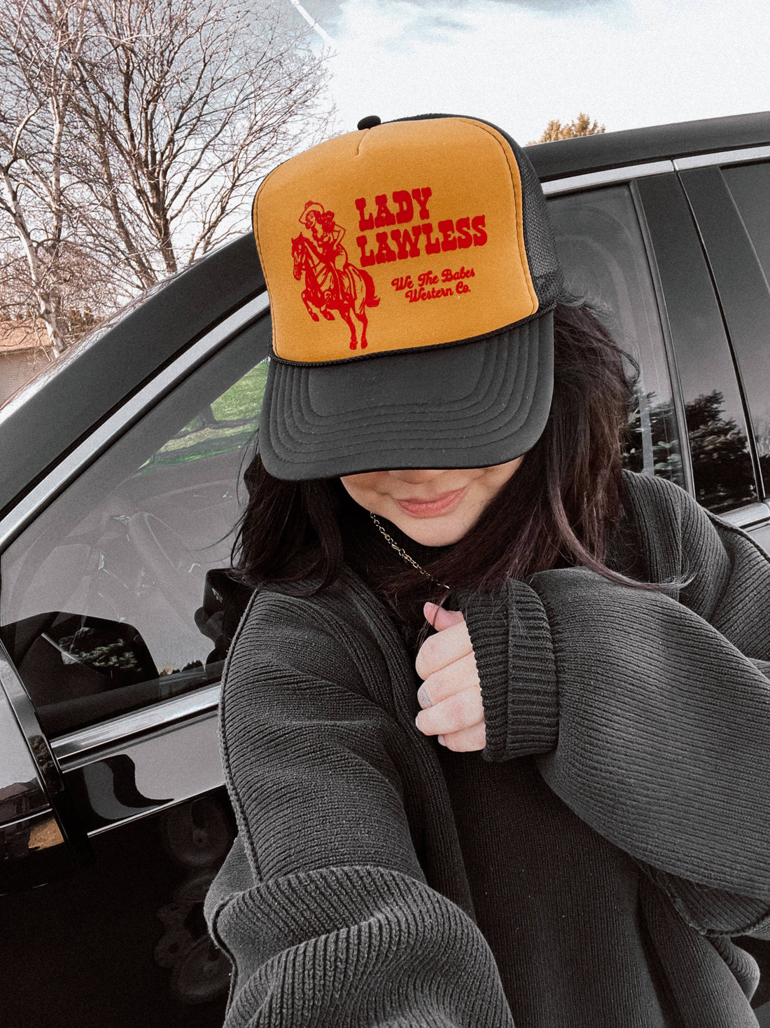WE THE BABES - Lady Lawless western Grunge Trucker Hat - Black/Gold